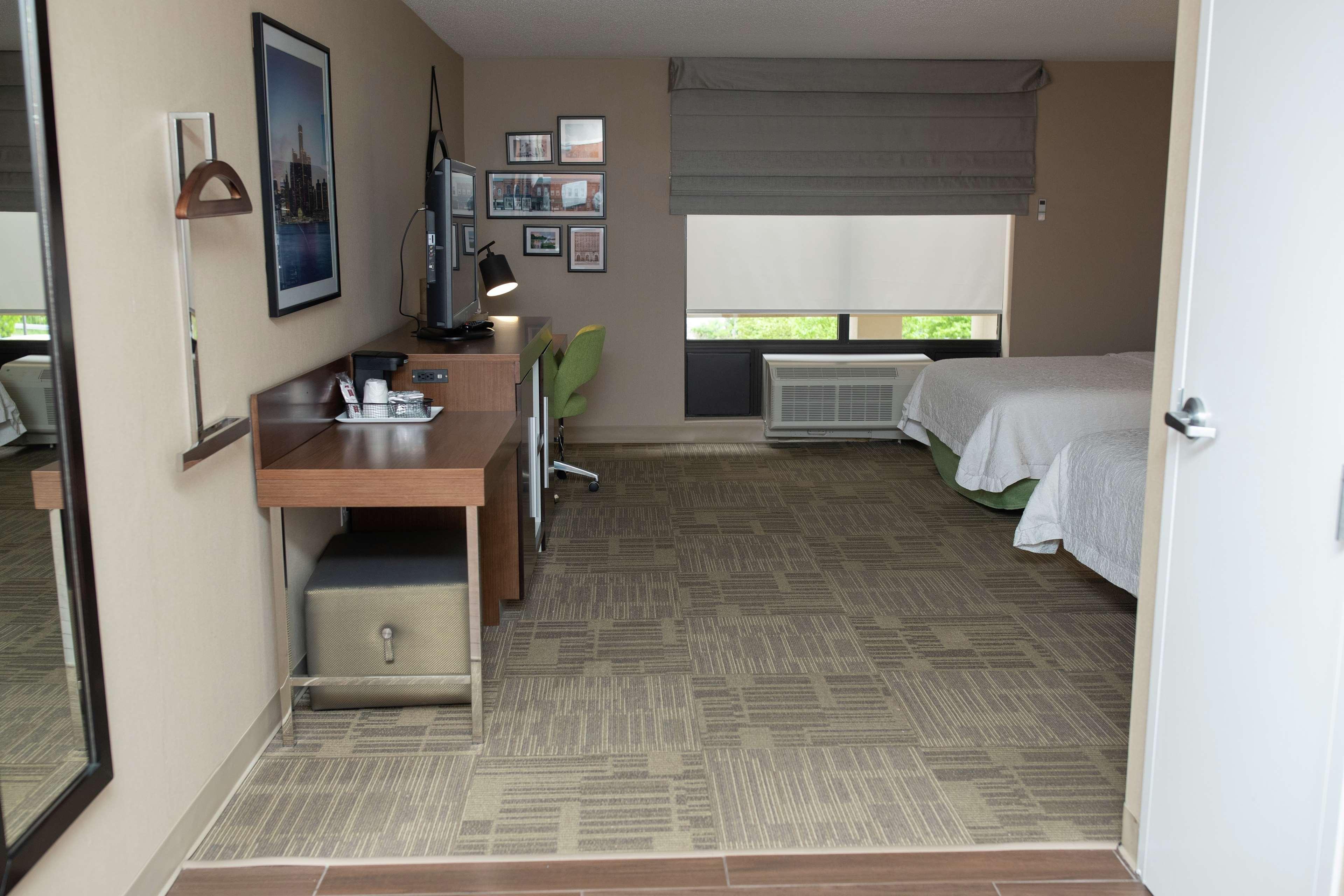 Hampton Inn Commerce/Novi Ngoại thất bức ảnh