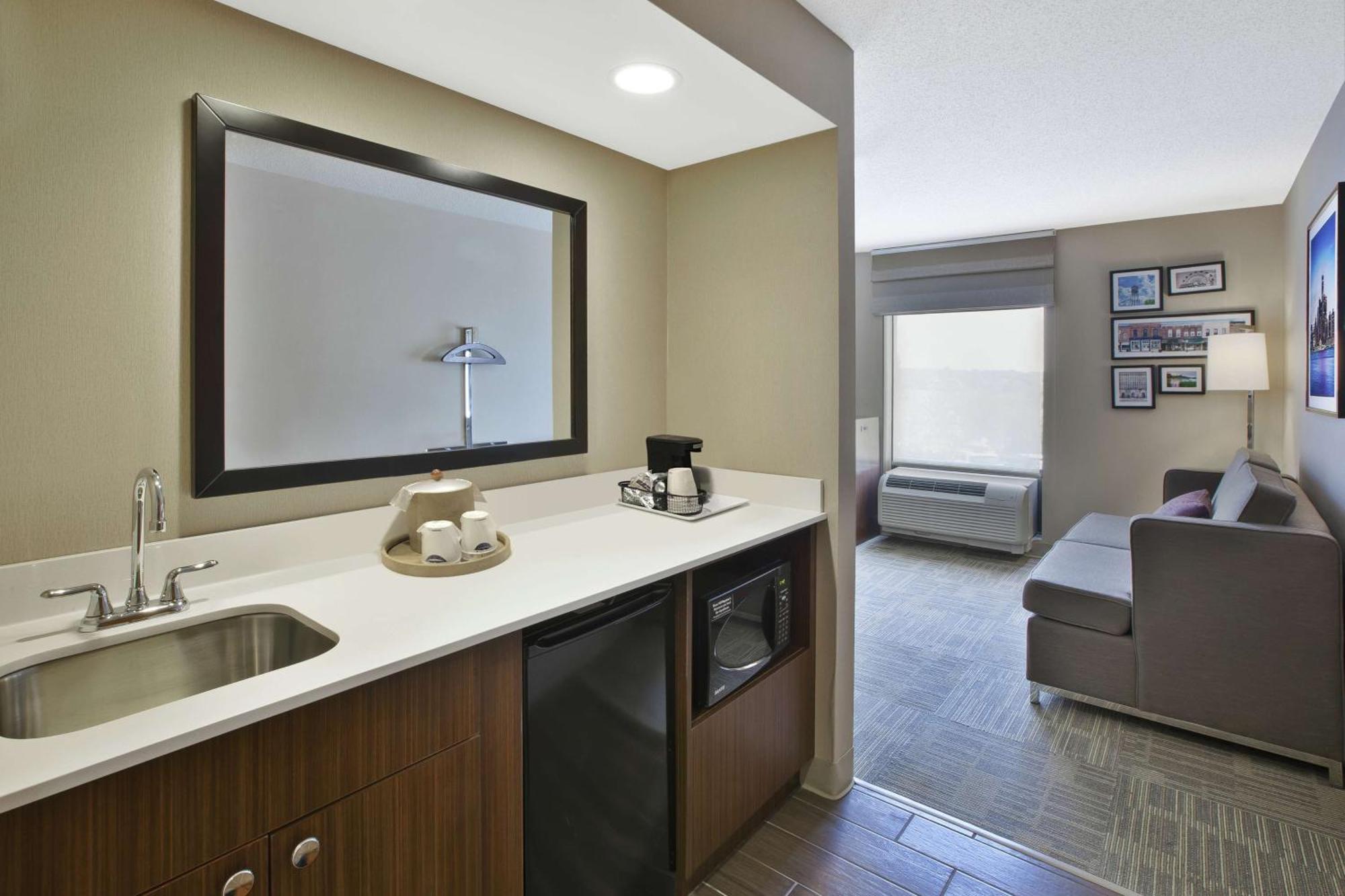 Hampton Inn Commerce/Novi Ngoại thất bức ảnh