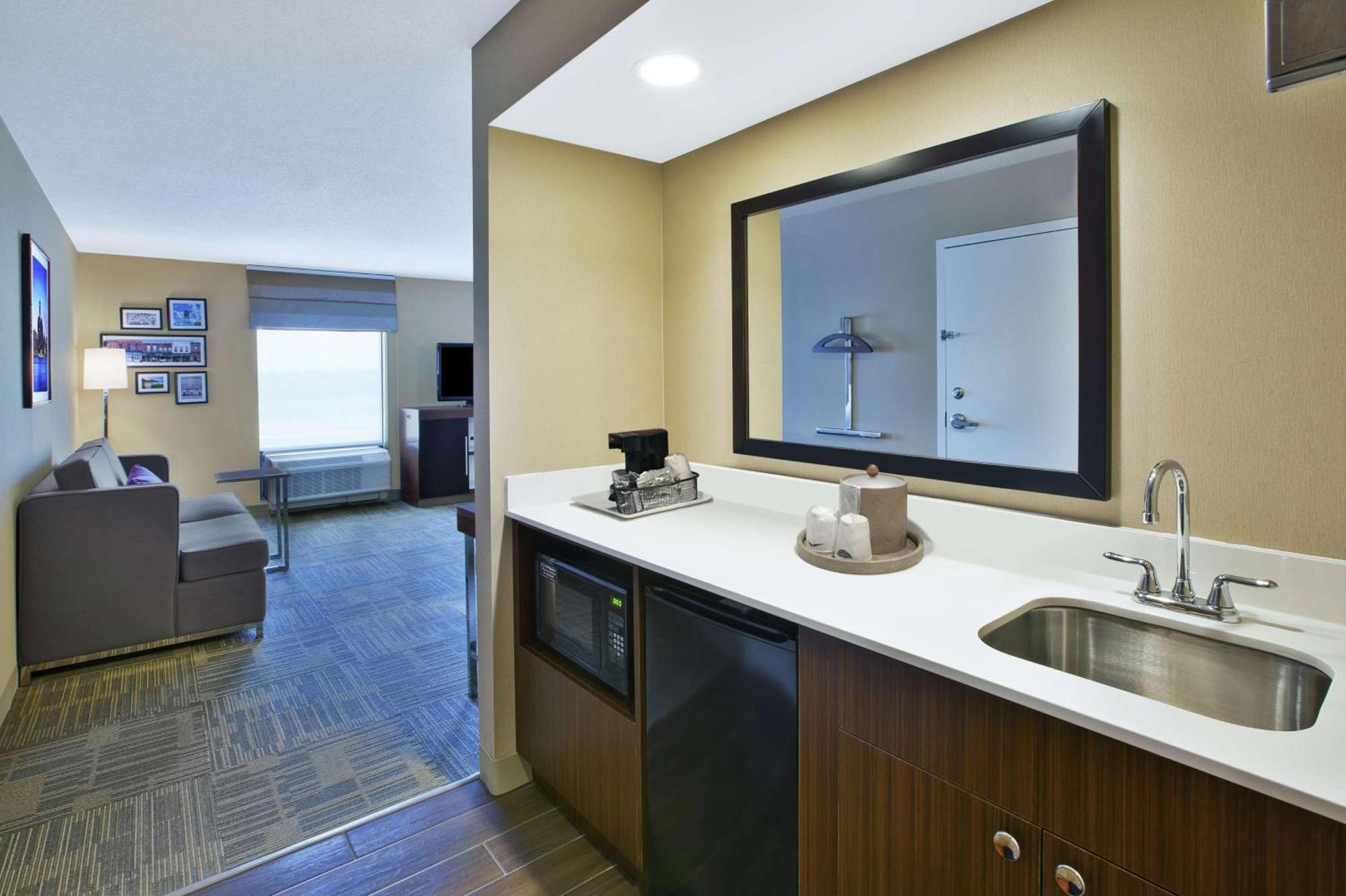 Hampton Inn Commerce/Novi Ngoại thất bức ảnh
