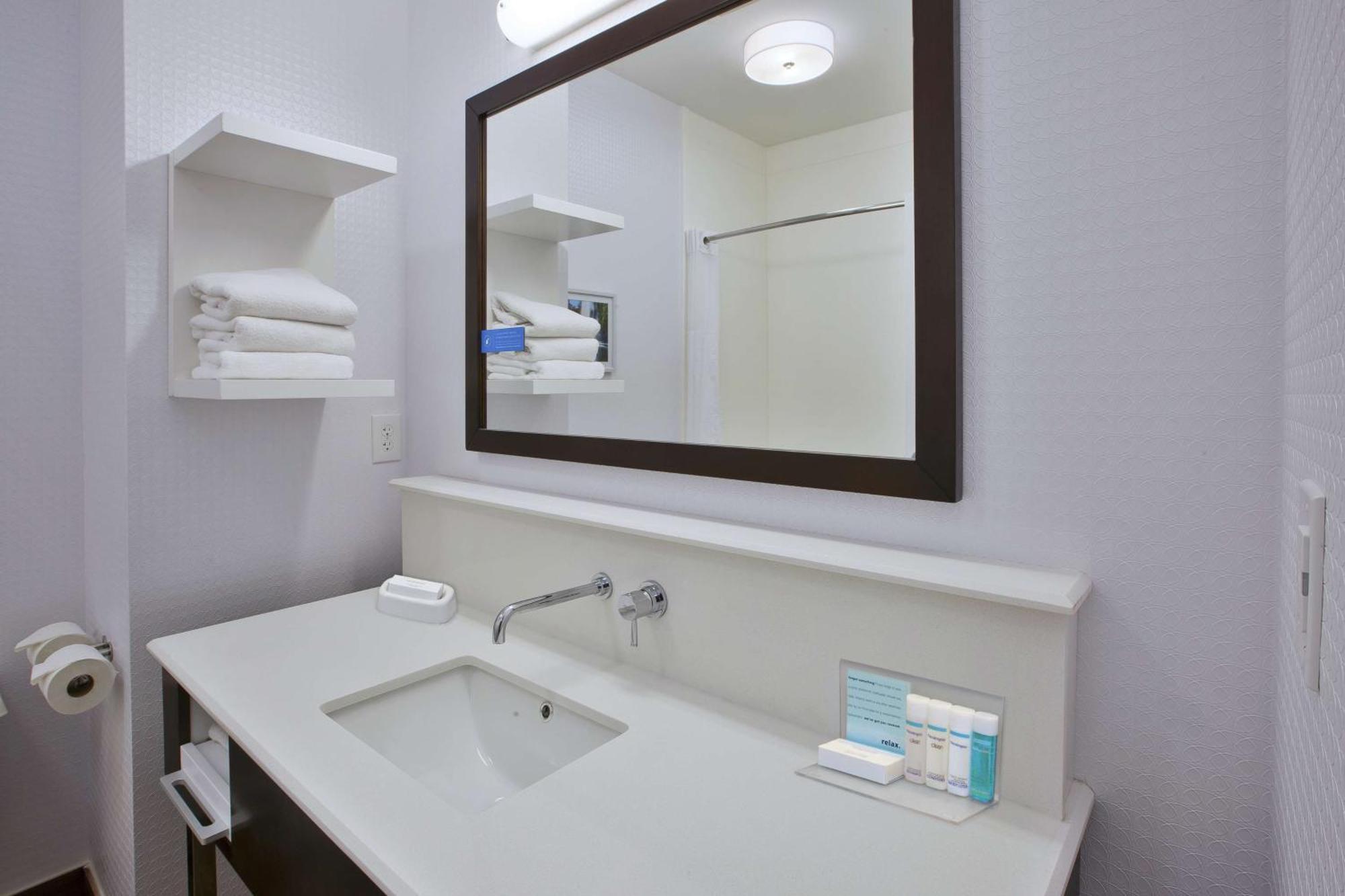 Hampton Inn Commerce/Novi Ngoại thất bức ảnh