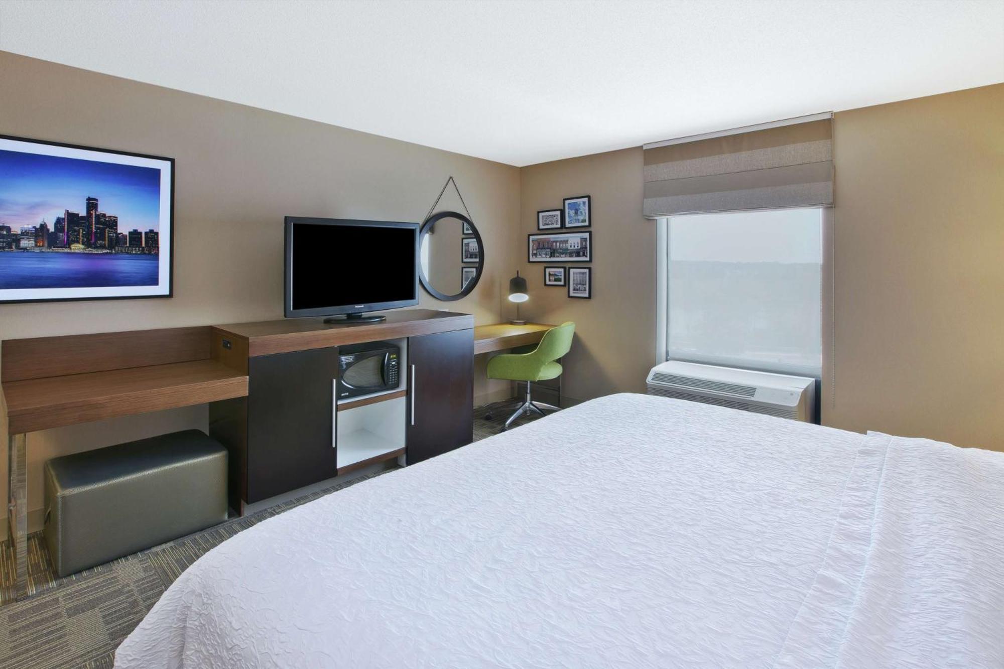 Hampton Inn Commerce/Novi Ngoại thất bức ảnh