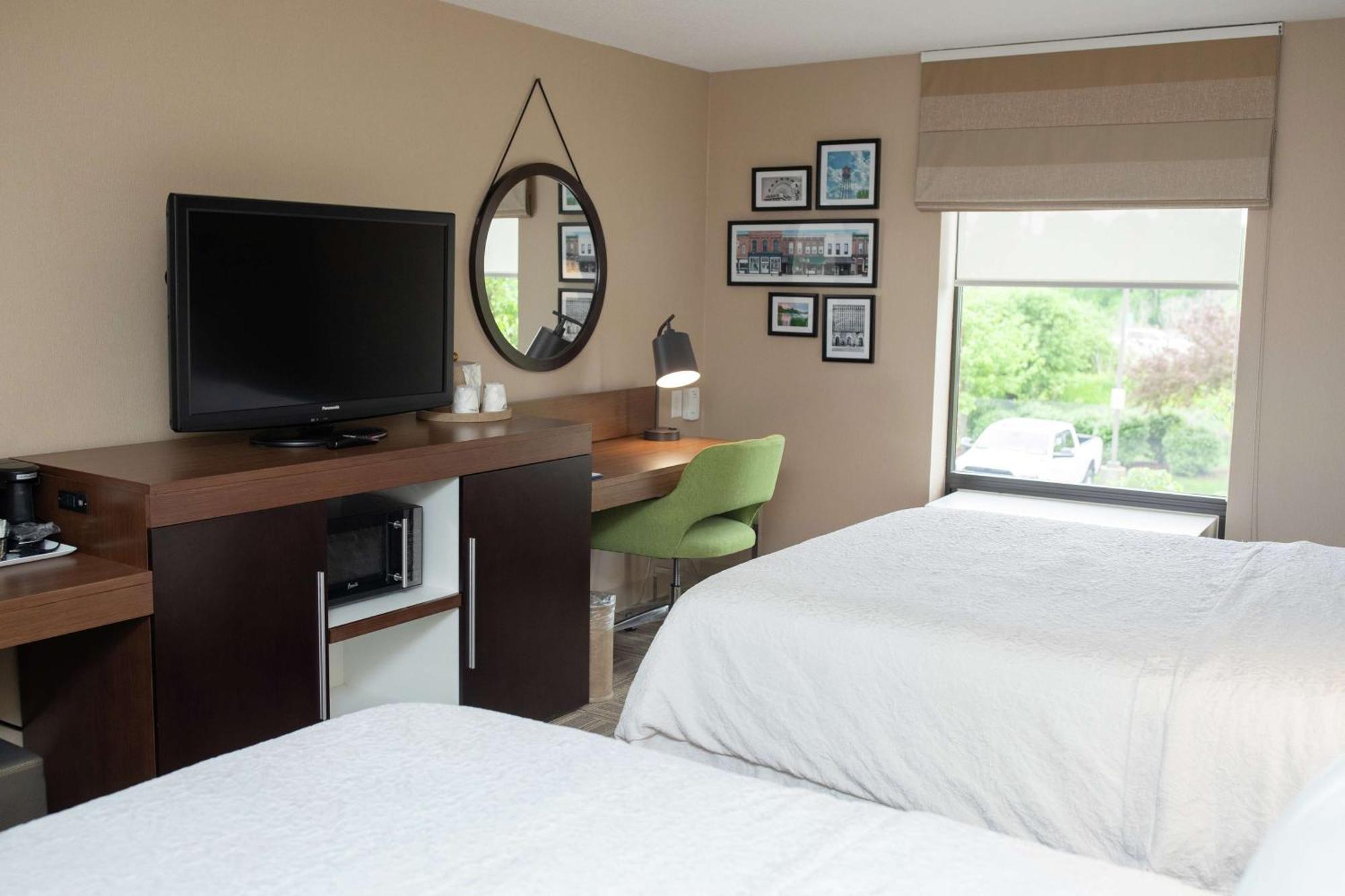 Hampton Inn Commerce/Novi Ngoại thất bức ảnh